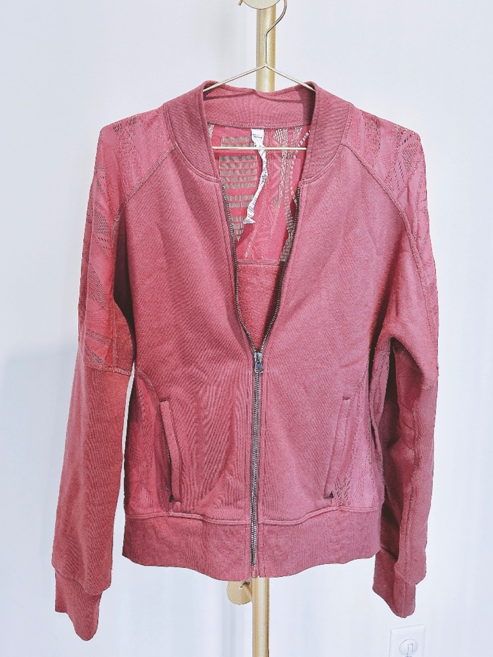 Alo yoga Tempt Lace Bomber Jacket mauve rose